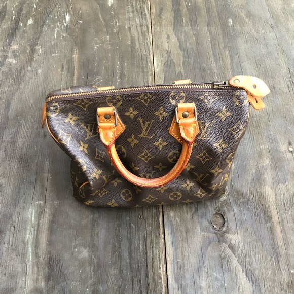 Louis Vuitton Handbags - Louis Vuitton speedy 25